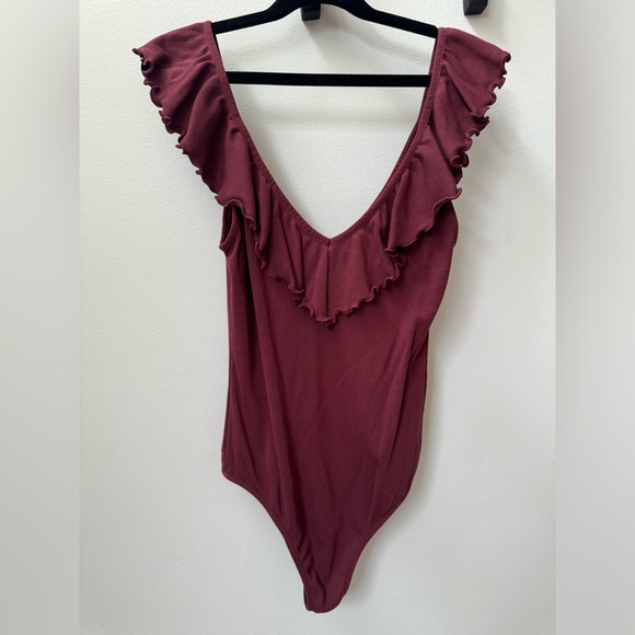 Aritzia Wilfred Ruffled Bodysuit in a size M. Color is burgundy. - Picture 2 of 5